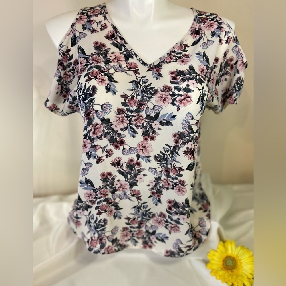 Hippie Rose~Pretty V-Neck Floral Cold Shoulder Top~Blue-Pink-Black-White~Size M